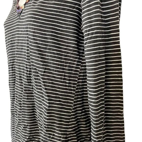 Little Yellow Button Anthropologie Striped Long Sleeve V-Neck Gray Knit Top M - Picture 9 of 16